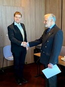 Hannulle luovutettiin SNL:n pronssinen ansiomerkki 1.4.2023