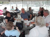 Pederzensin terassilla Parattulassa vietettiin seuran 30-vuotis tapahtumaa hiukan myähässä 16.6-2018