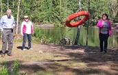 Pelastusrenkaan heittokilpailu kesäretkellä 15.6.2024.