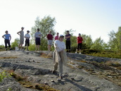 Kesäretkellä Isokarissa 17.6.2006 kastliinaa heittämässä Anneli Salmi