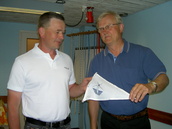 Sampo Eilu sai tutkinnonsuorituksestaan muistoksi myös veneenomistajan viirin 7.6.2007