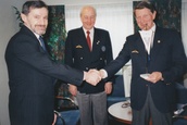 40- vuotiaalle SNL:lle luovutettiin Turussa IK:n satndaari 15.3.1998