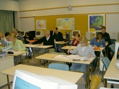 Saaristolaivurikurssilaisia ratkomassa tehtävää 8.3.2008